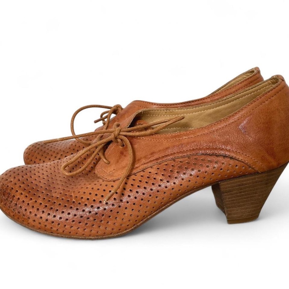 Gidigio Oxford leather lace-up pumps